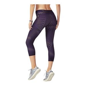 Fabletics Define PowerHold Mid-Rise Capri